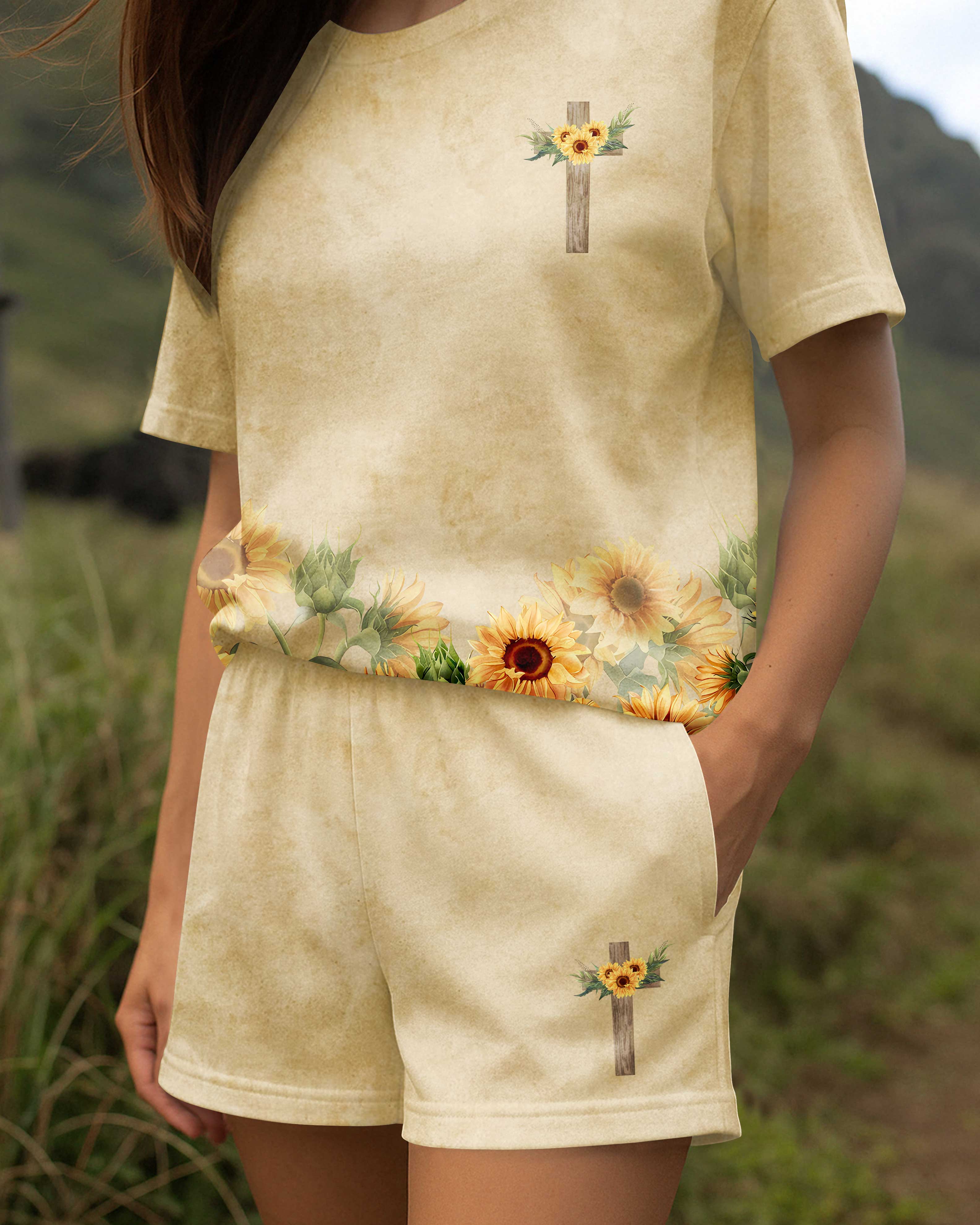 I Believe There Are Angels Among Us Women Casual Shorts